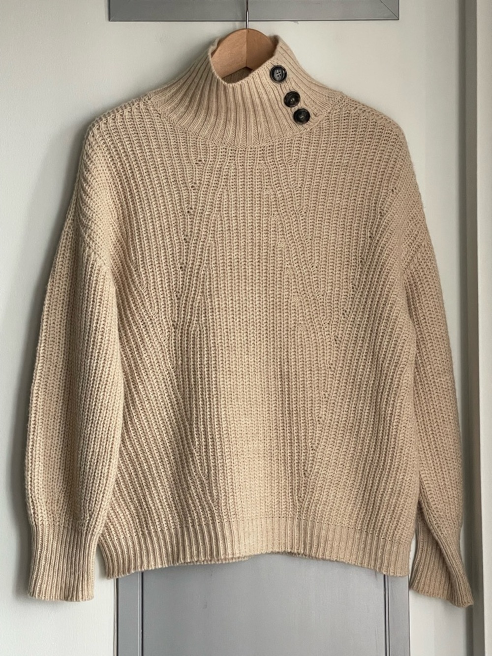 INDI & COLD SAN SEBASTIAN Ribbed Mockneck Cream Sweater with Button Detail